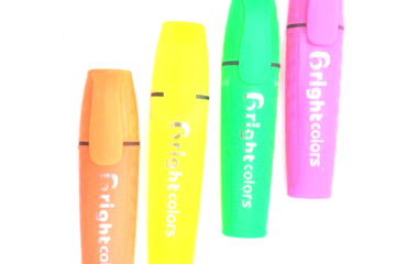 LOT DE QUATRE MARQUEURS FLUORESCENT